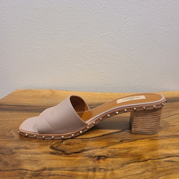 Valentino Soul Rockstud Slide Heeled Mule Sandal in Poudre - Picture 9 of 12